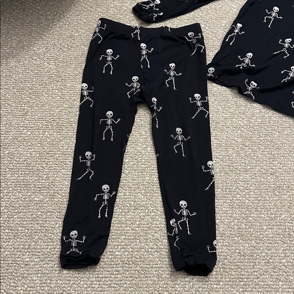Kyte Baby Black Skeleton Pajamas, 3T, Long Sleeve Pants Set, Halloween 2025 - Picture 2 of 5